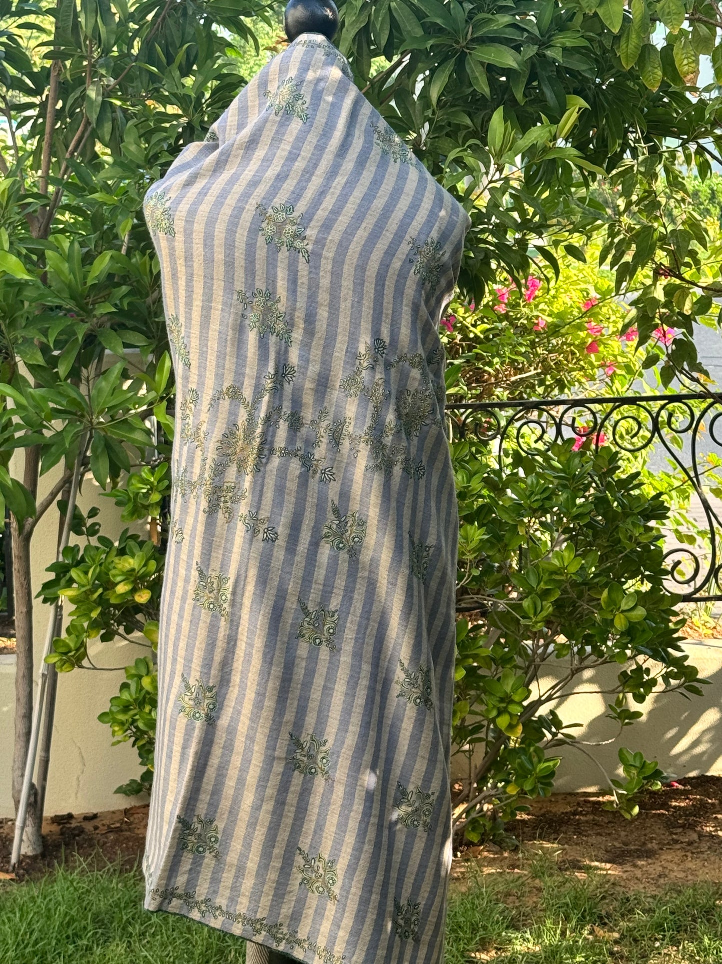 Floral Stride Pashmina