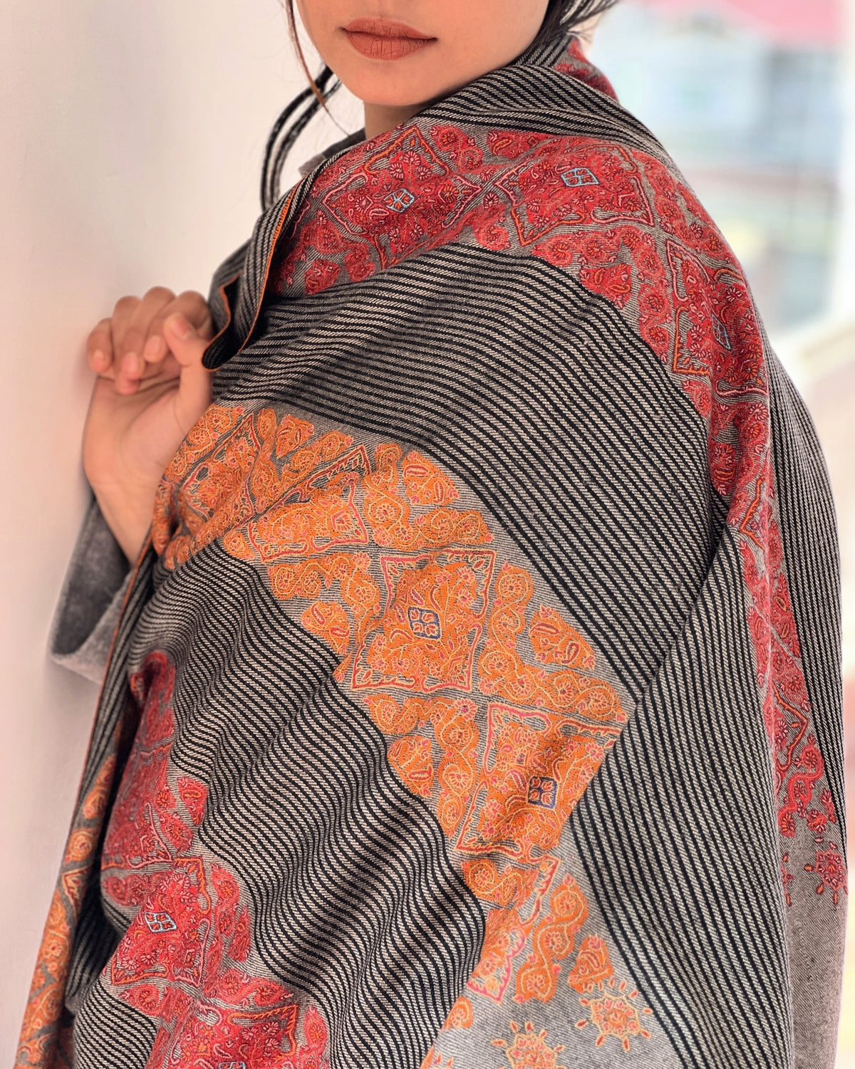 Noir Khatraas Pashmina