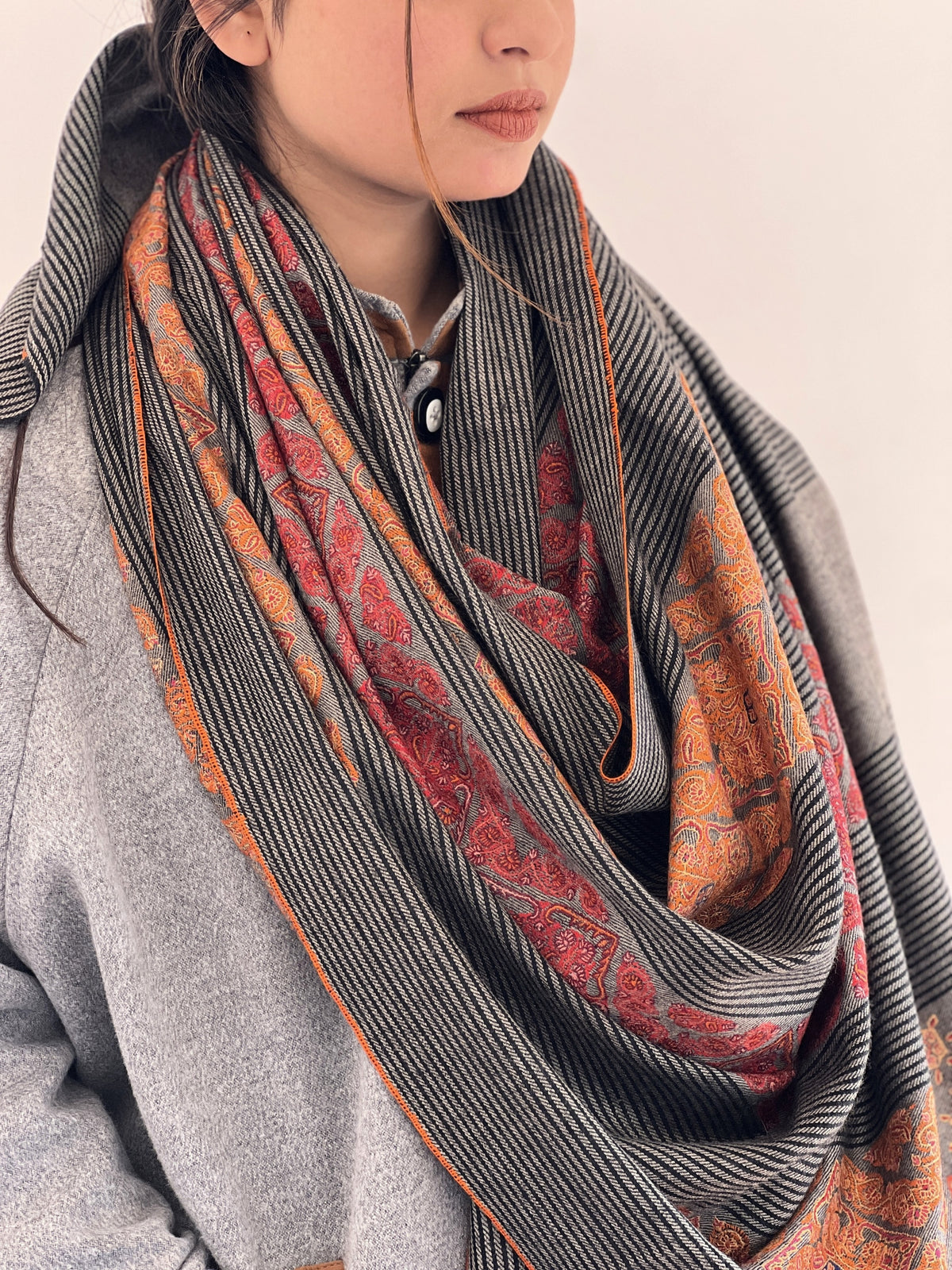 Noir Khatraas Pashmina