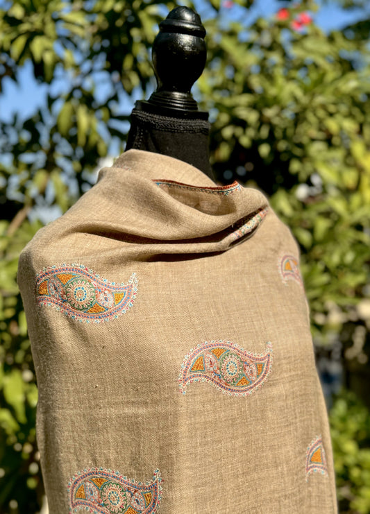 Natural base Boti and Kunj Pashmina
